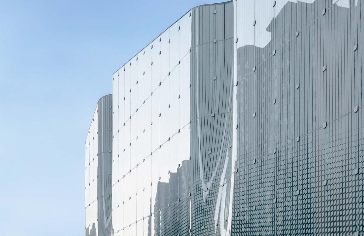 幕墻上的菱形圖案遠看呈現出鱗片的質感，_The_diamond_patterns_on_the_curtain_wall_are_an_Imitation_of_butterfly_wing_scales_?張全.jpg
